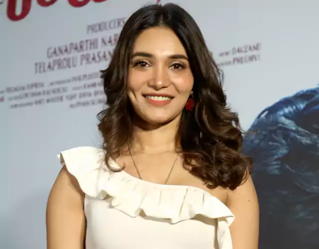 Jenifer Emmanuel Photos